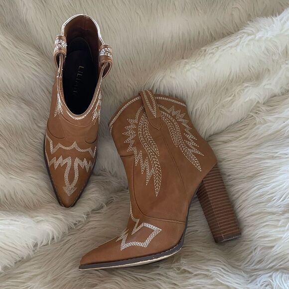 Stacked Heel Tan Cowboy Boots W Cutout Detailing – inland Tan heeled cowgirl boots